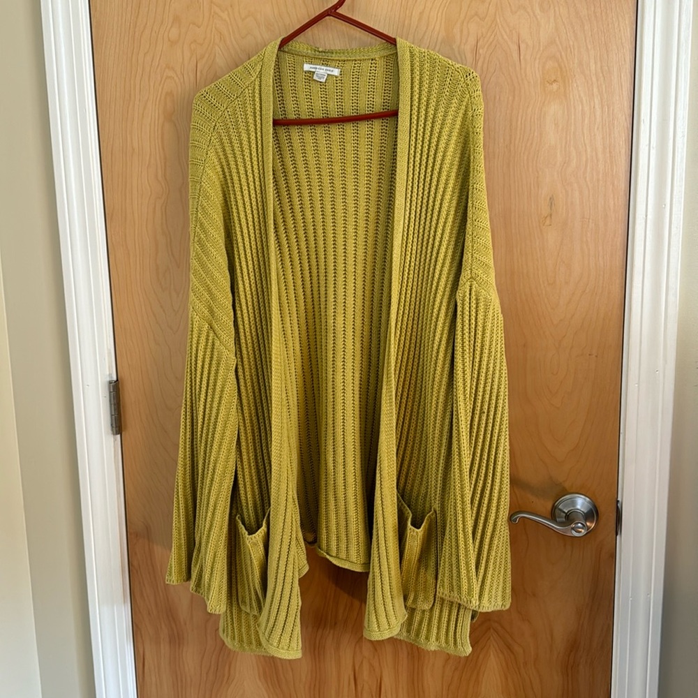 American Eagle bell sleeve cardigan with pockets